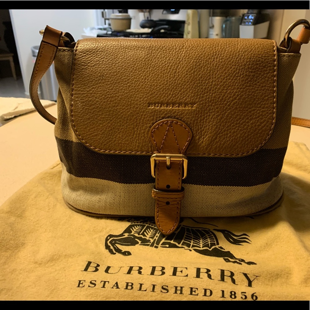 Burberry Gowan crossbody